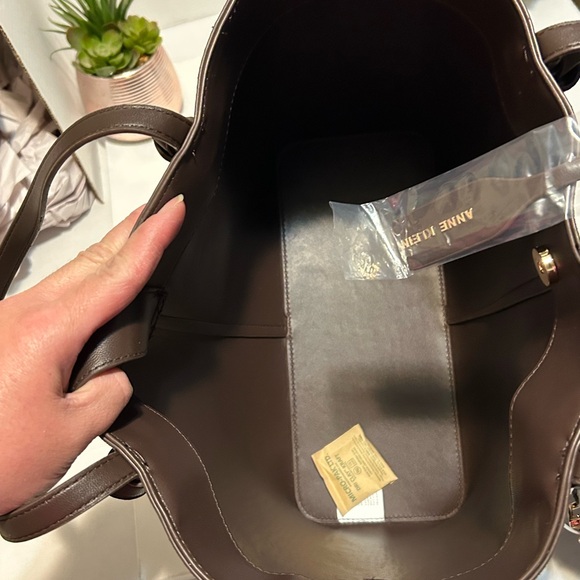 Elegant Brown Tote Bag - Picture 6 of 12